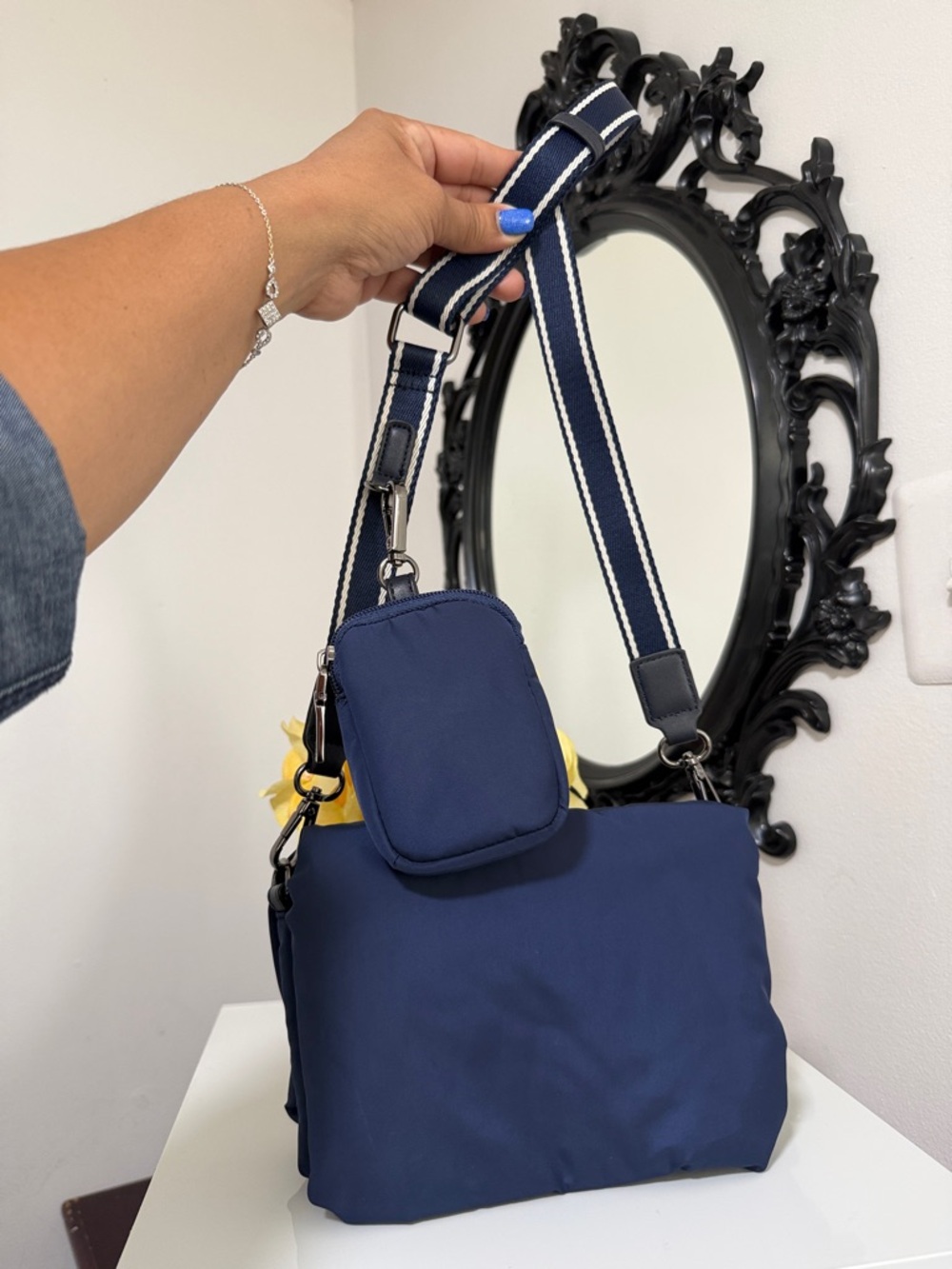 CHICO’S Navy Nylon Crossbody  Bag with Detachable Strap and Pouch 🎀🎀🎀